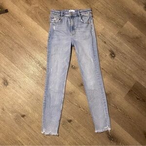 ZARA • High Waist Frayed Jeans